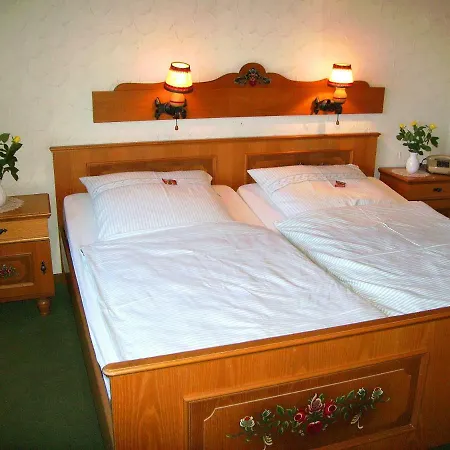Bed & Breakfast Garni Huttenhof 3*